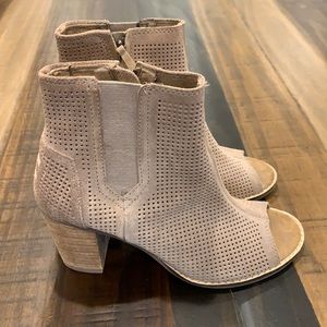 TOM’S Women’s Majorca Peep Toe fashion boots